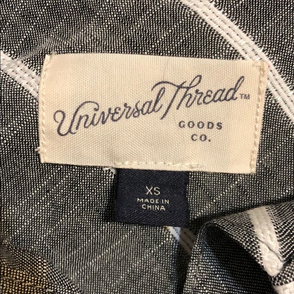 🍉 Universal Thread Gray Button Up - Picture 4 of 6